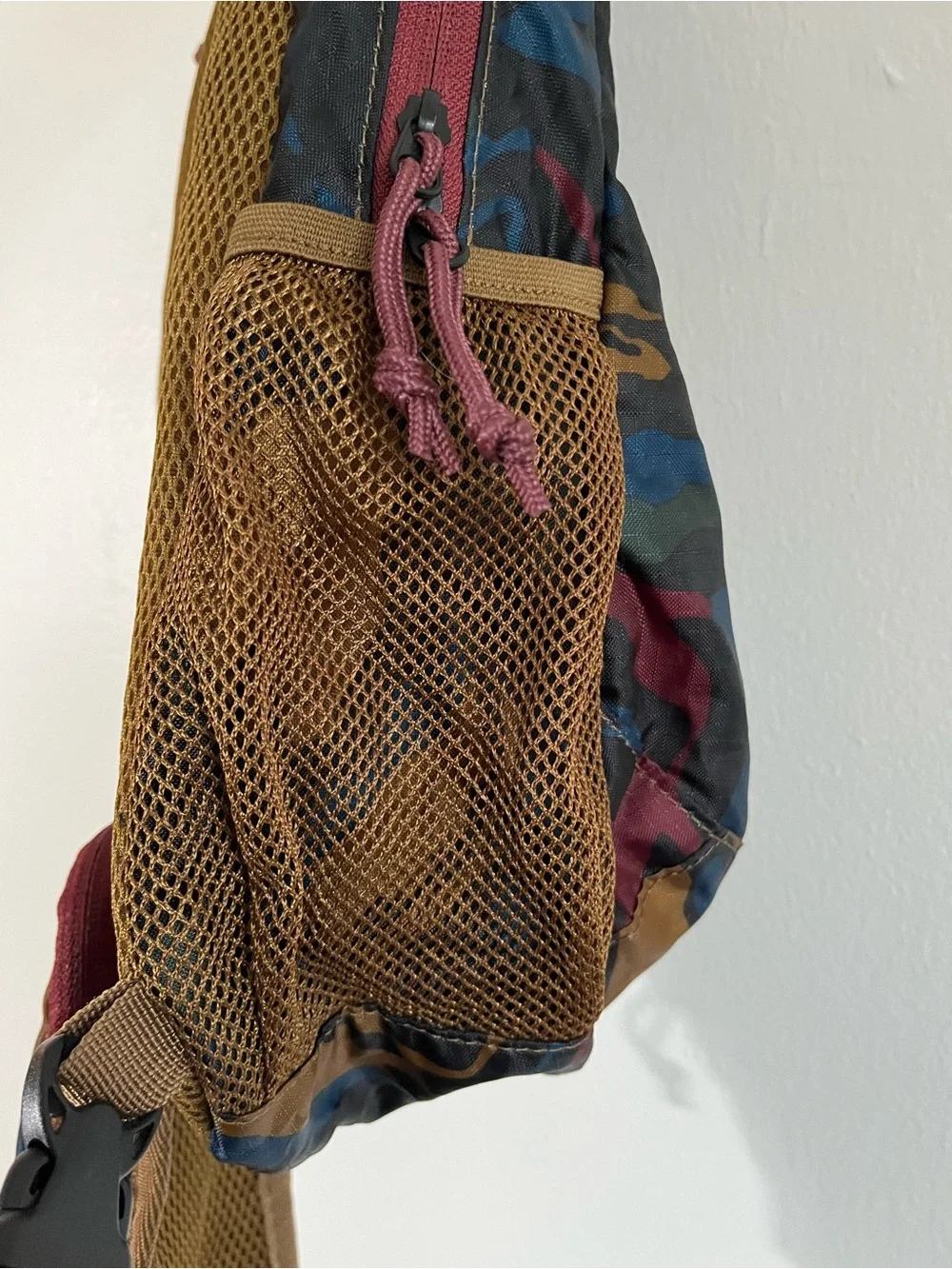 Eddie Bauer 10L Stowaway Camouflage Sling Back
